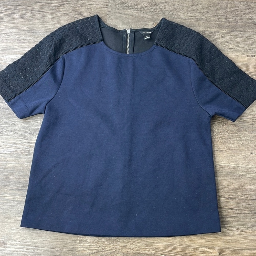 Ann Taylor Women’s Black and Navy Blue Short Sleeve Blouse, size Small